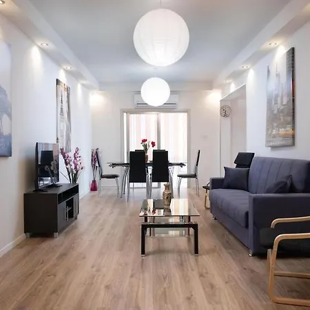 公寓 Centrally Located Cozy 拉纳卡